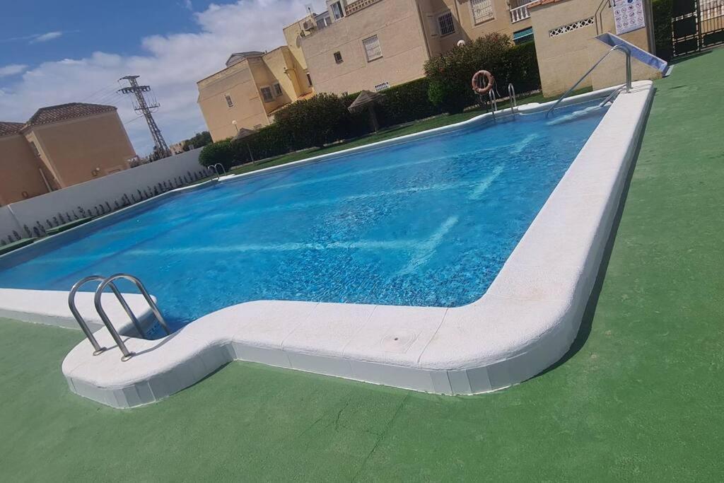 Bungalow Avec Piscine Torrevieja Eksteriør bilde